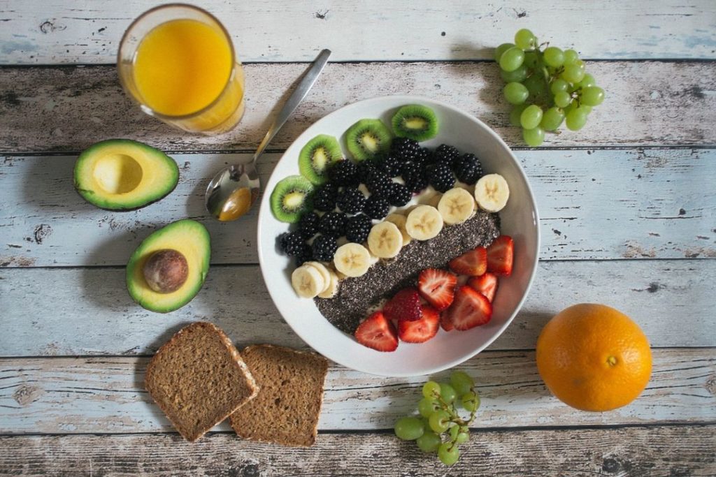 Conoce qué incluir en tu desayuno para que sea saludable